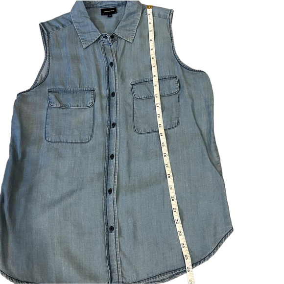 Who What Wear Sleeveless Button Down Denim Chambray Top Size Small - Picture 7 of 8